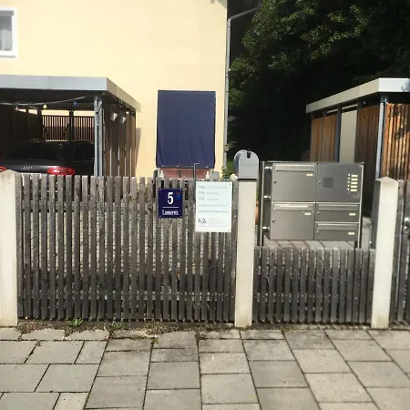 Appartement Holz-wohnfass In Muenchen-nymphenburg Munich
