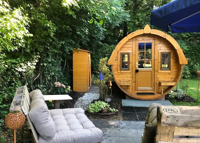 Holz-wohnfass In Muenchen-nymphenburg Munich